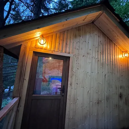 Jaktstuga Private Flori Valbona